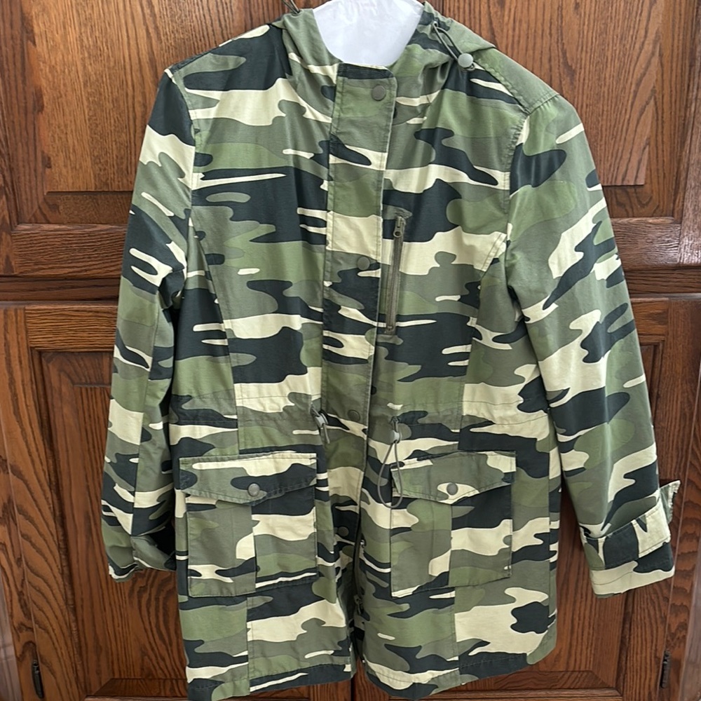 Women’s waterproof Camouflage Raincoat sz M